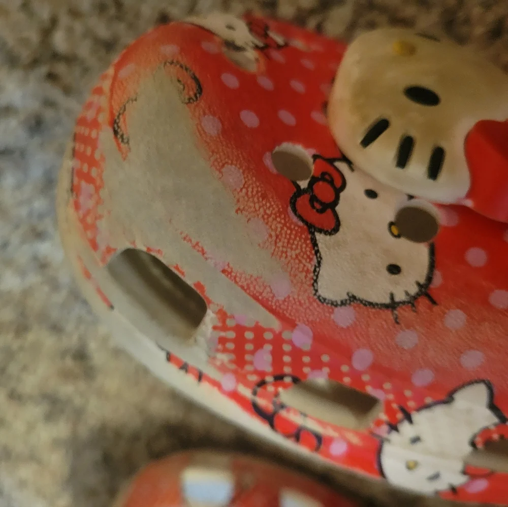 CROCS San Rio Hello Kitty Sandals with Playful Design‎ Size J4